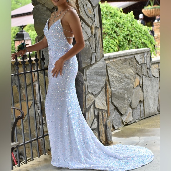 🤍WHITE SEQUIN PROM DRESS🤍 - Picture 4 of 4